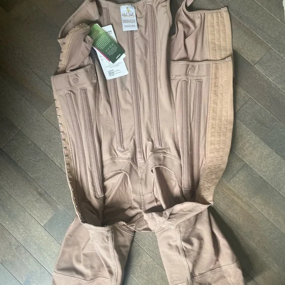 Women's Shapewear Bodysuit in Nude - Picture 4 of 4